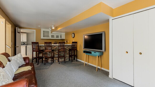 Foto del edificio - 5099 Wardcliff Dr