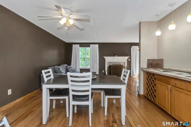 Foto del edificio - 8 Dibble Hollow Ln