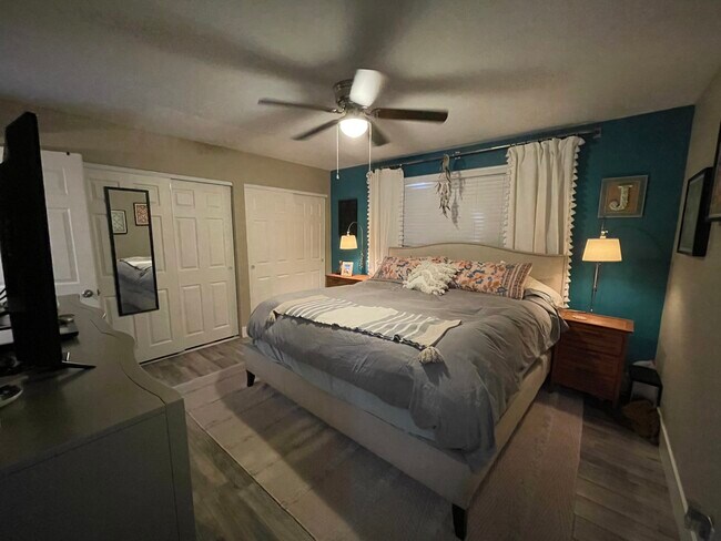 Foto del edificio - 1726 N Daffodil St