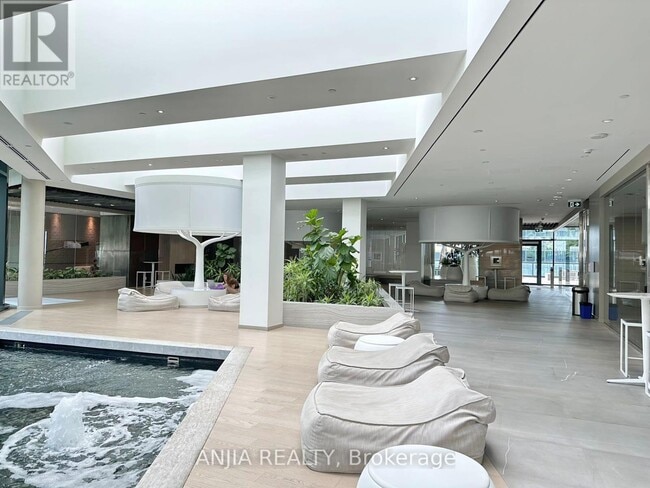 Building Photo - 100 Harbour St