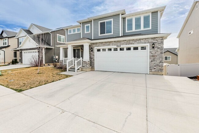 Foto del edificio - 6 Bedroom 3.5 Bathroom House in Saratoga Springs!