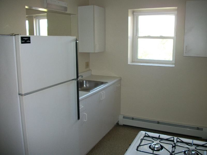 Building Photo - Avail Now, HT/HW, Parking Included, Photos