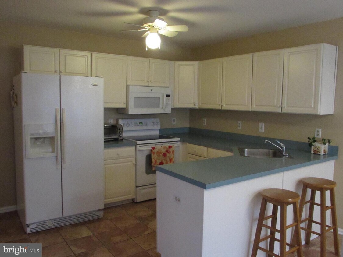 8203 Spruce Mill Dr Unit 716, Yardley, PA 19067 Condo for Rent in