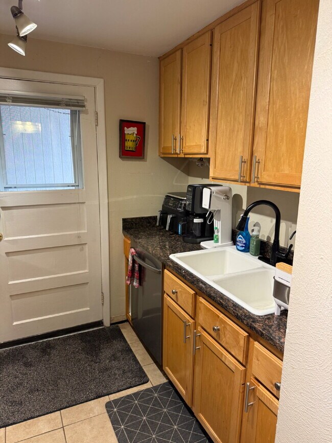 Building Photo - 6995 W Mexico Dr