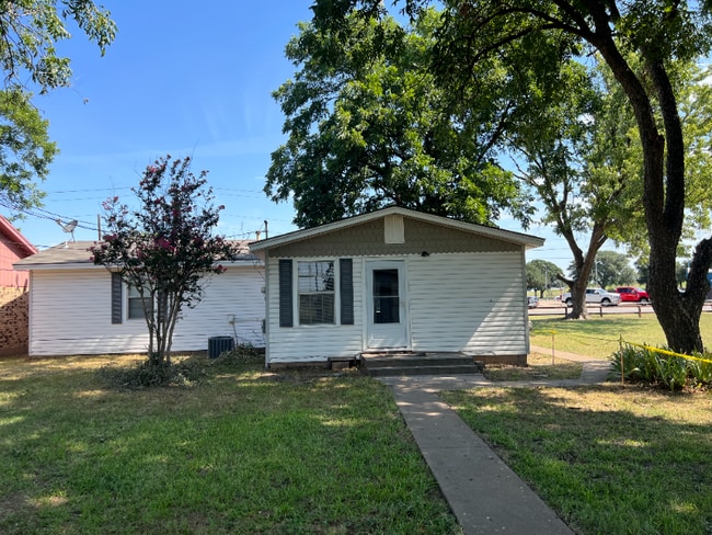 Foto del edificio - 908 Sycamore Dr