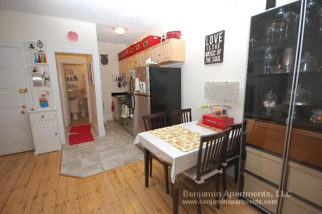 Foto del edificio - 1067 Beacon St