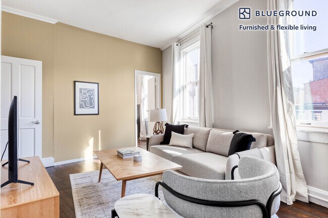 Foto del edificio - 302 W 11th St