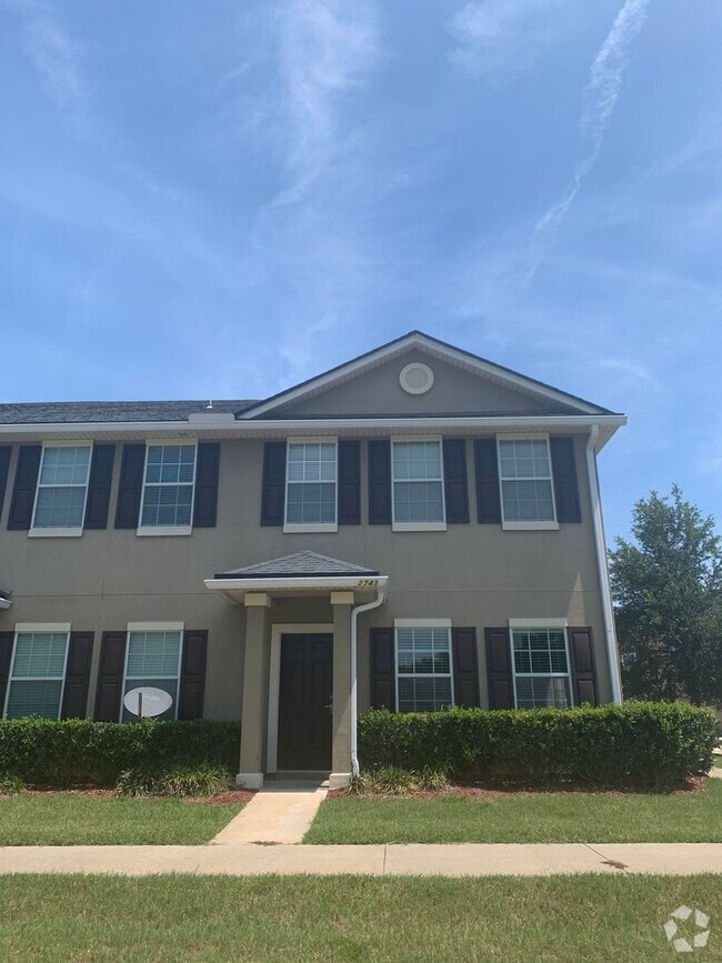 Building Photo - 2743 Hollybrook Ln