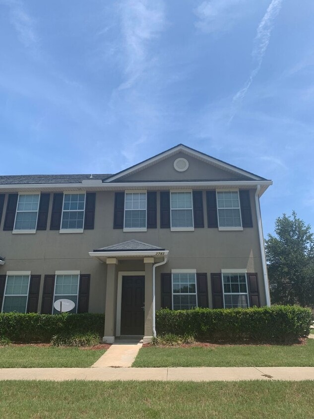 Foto principal - Spacious 3 Bed/2.5 Bath Townhome in Oakleaf