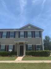 Building Photo - 2743 Hollybrook Ln