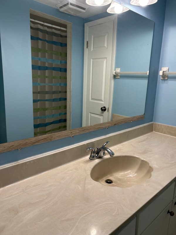 Building Photo - 3824 Saxon Dr