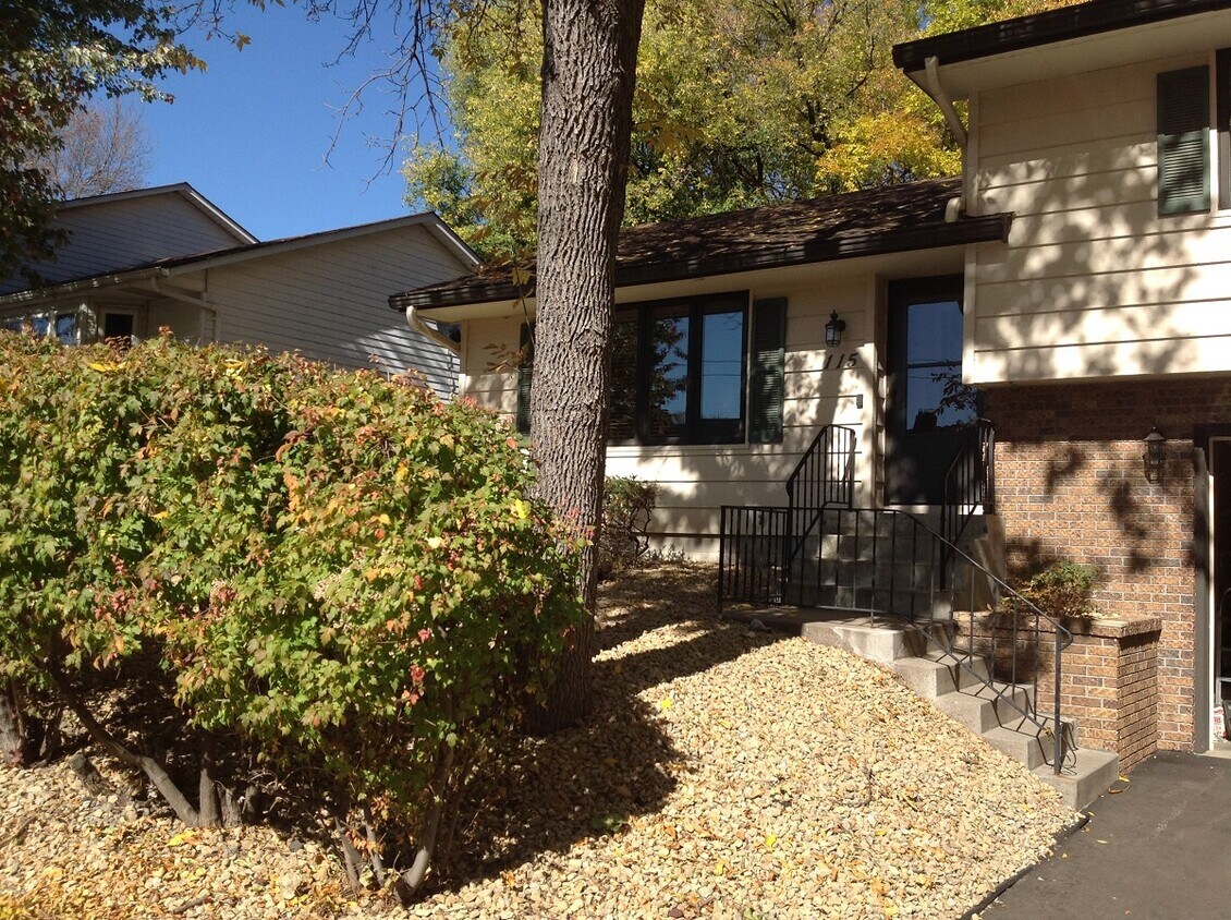 Primary Photo - 115 Emerson Ave W