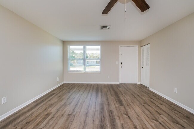 Building Photo - 9499 Hayes St