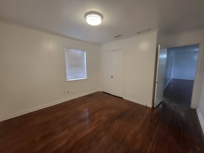 Building Photo - 127 20th Pl