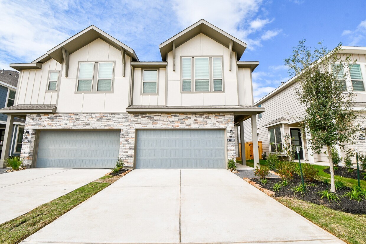 Foto principal - 21138 Castroville Way