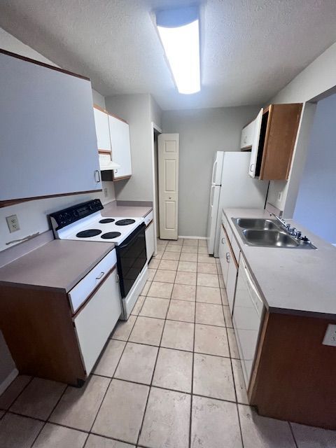 Foto del edificio - 2Br/2Ba Townhome in the J-town/Ferncreek area