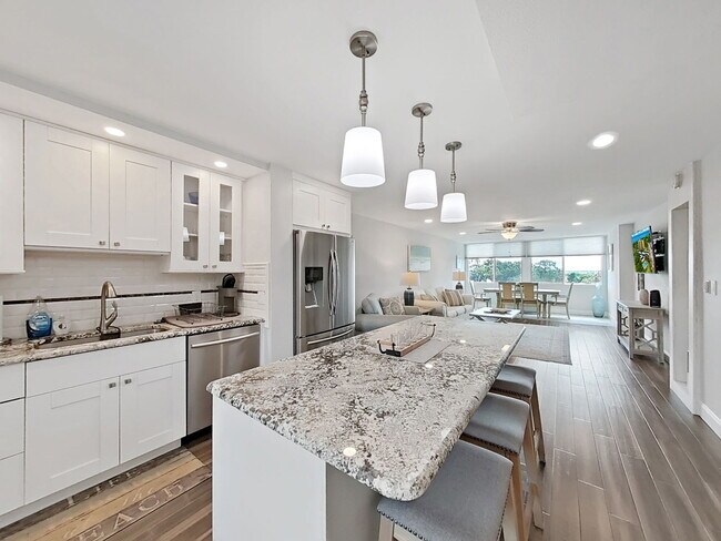 Building Photo - 2620 Cove Cay Dr
