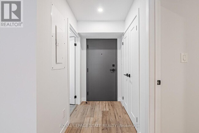 Building Photo - 555 Sanatorium Rd