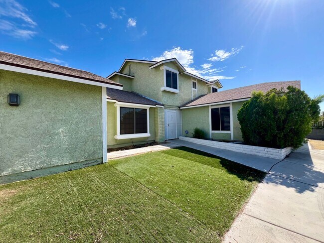 Building Photo - TIMELESS 3BD/2.5BA HOME W/ NEW KITCHEN QUA...