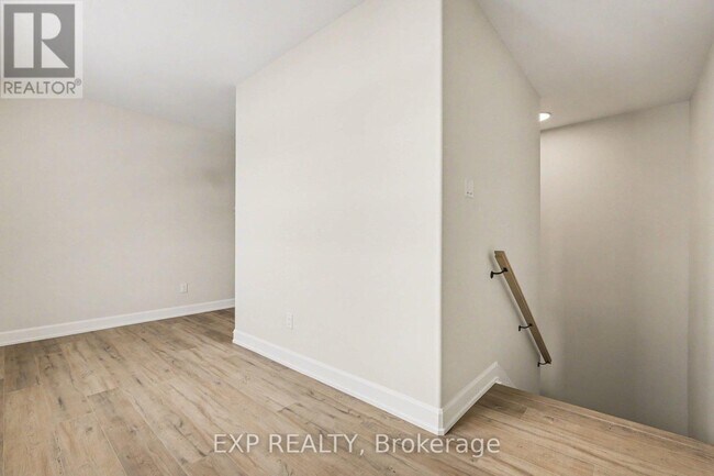 Building Photo - 440 Falcon Ln