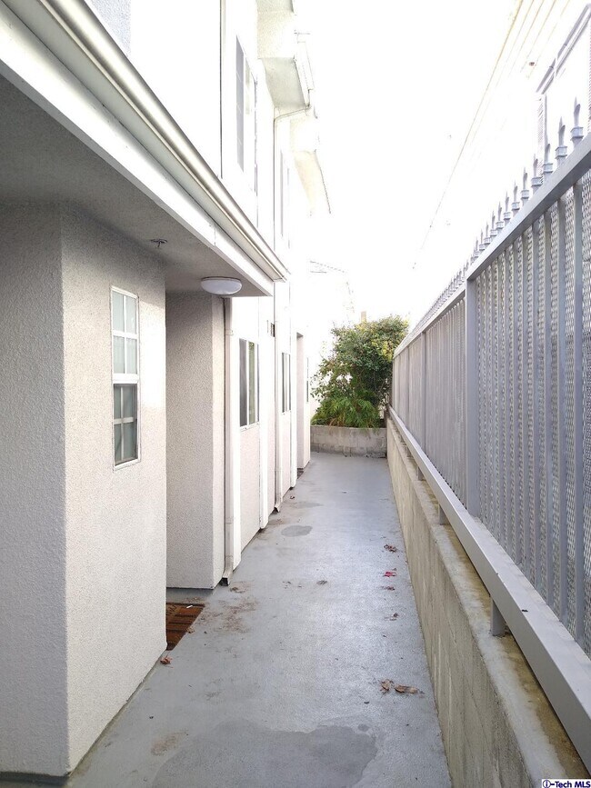 Foto del edificio - 223 N Adams St