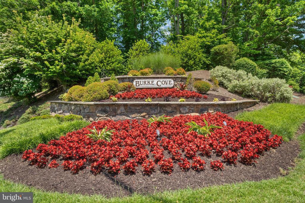 Foto principal - 5904 Cove Landing Rd