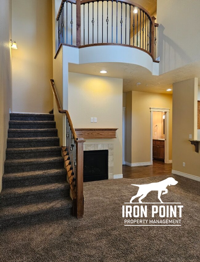 Foto del edificio - 3/2.5 in Boise-2 Car Garage, Fireplace, Vaulted Ceilings, Landscaping Included.