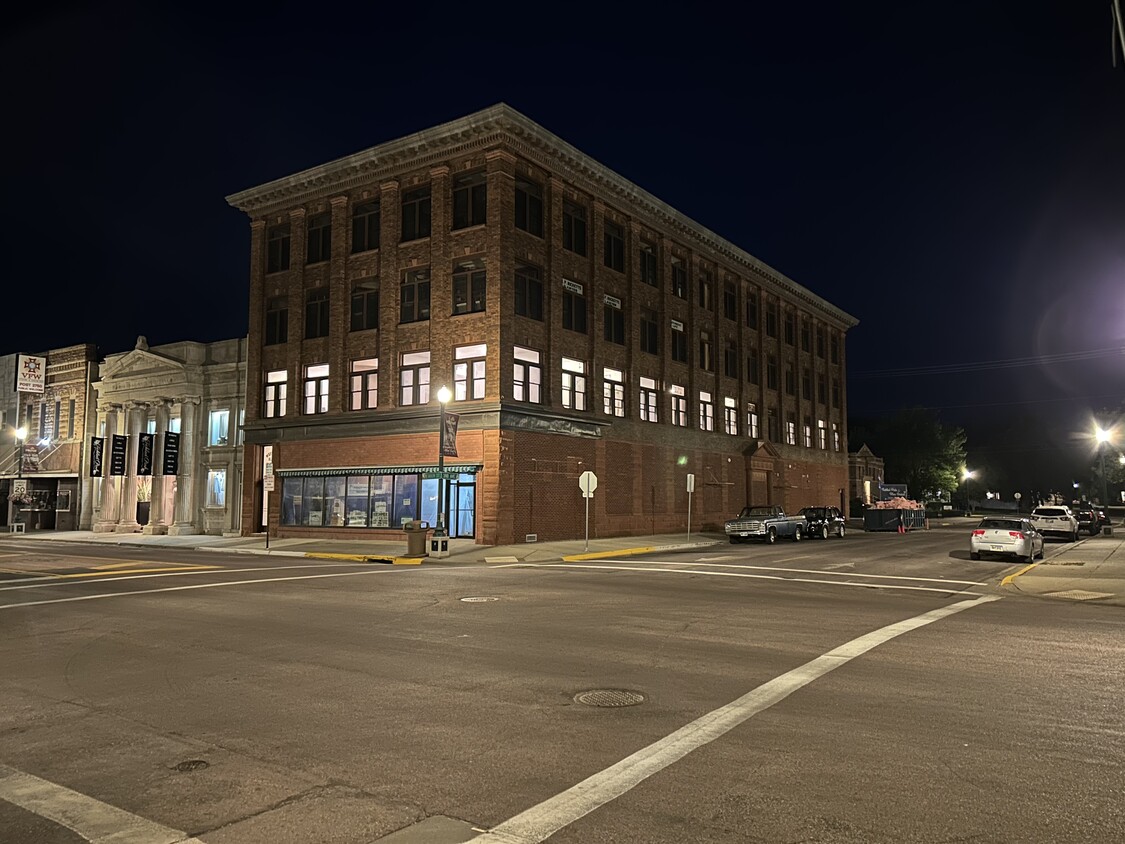 Primary Photo - Western Building