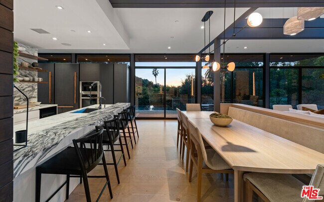 Foto del edificio - 9321 Cherokee Ln