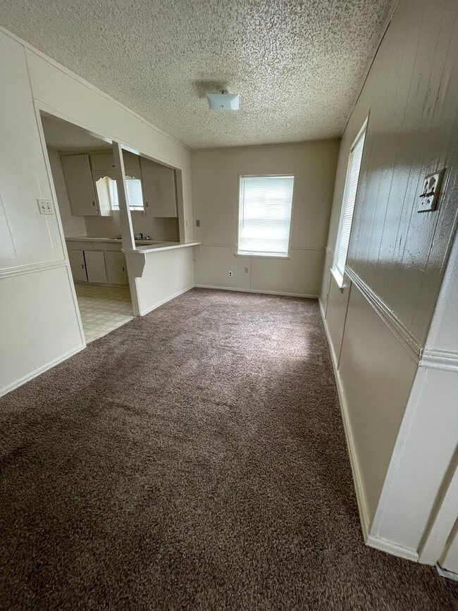 Building Photo - 500 Loraine Cir