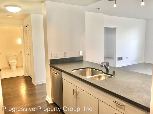 Building Photo - 2 br, 2 bath House - 451 Kansas Street  #4...