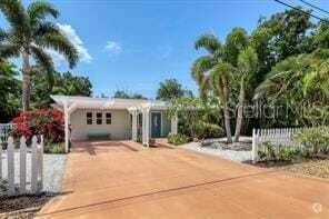 Building Photo - 7860 Holiday Dr