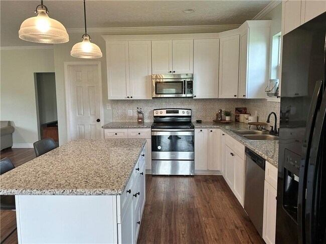 Foto del edificio - 24473 Timbercrest Dr