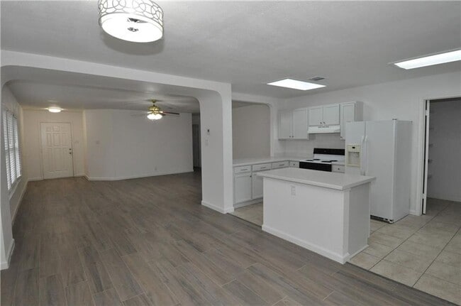 Foto del edificio - 1116 Porterfield Dr
