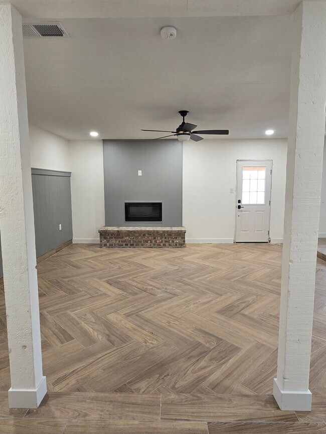 Foto del edificio - 2128 Castle Ct