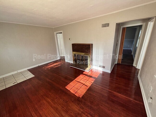 Building Photo - 1634 Rolfe Pl