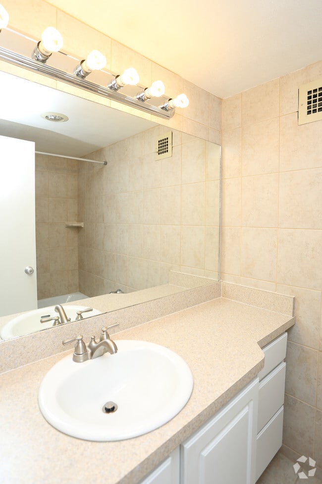 bathroom - Regency Tower