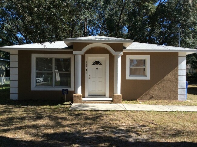 Building Photo - Cute 3/2 Home