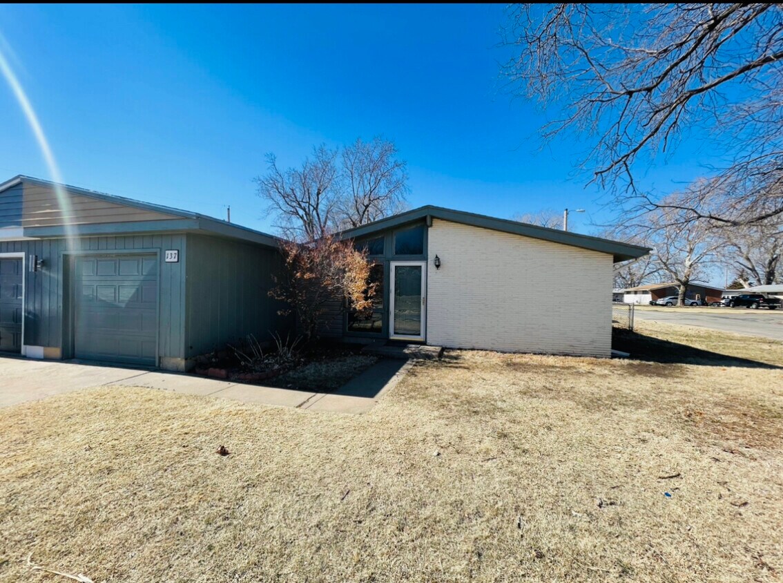137 Ave, Salina, KS 67401 Townhouse for Rent in Salina, KS