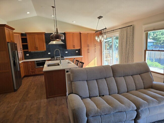 Foto del edificio - Beautiful 4-Bedroom Home in Southeast Fort...