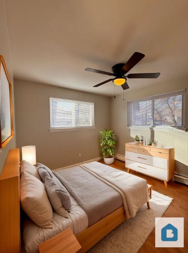 Foto del edificio - Huge 2 Bedroom 1 Bath Located Just Outside...