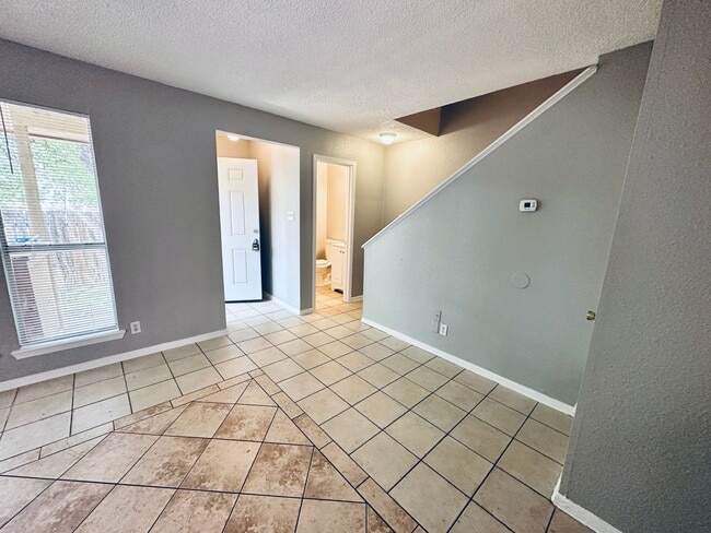 Building Photo - 1318 Southport Dr