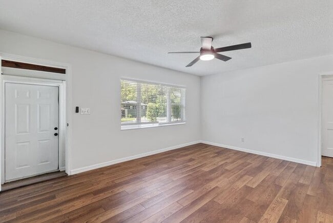 Building Photo - Charming Dade City Home for Lease!