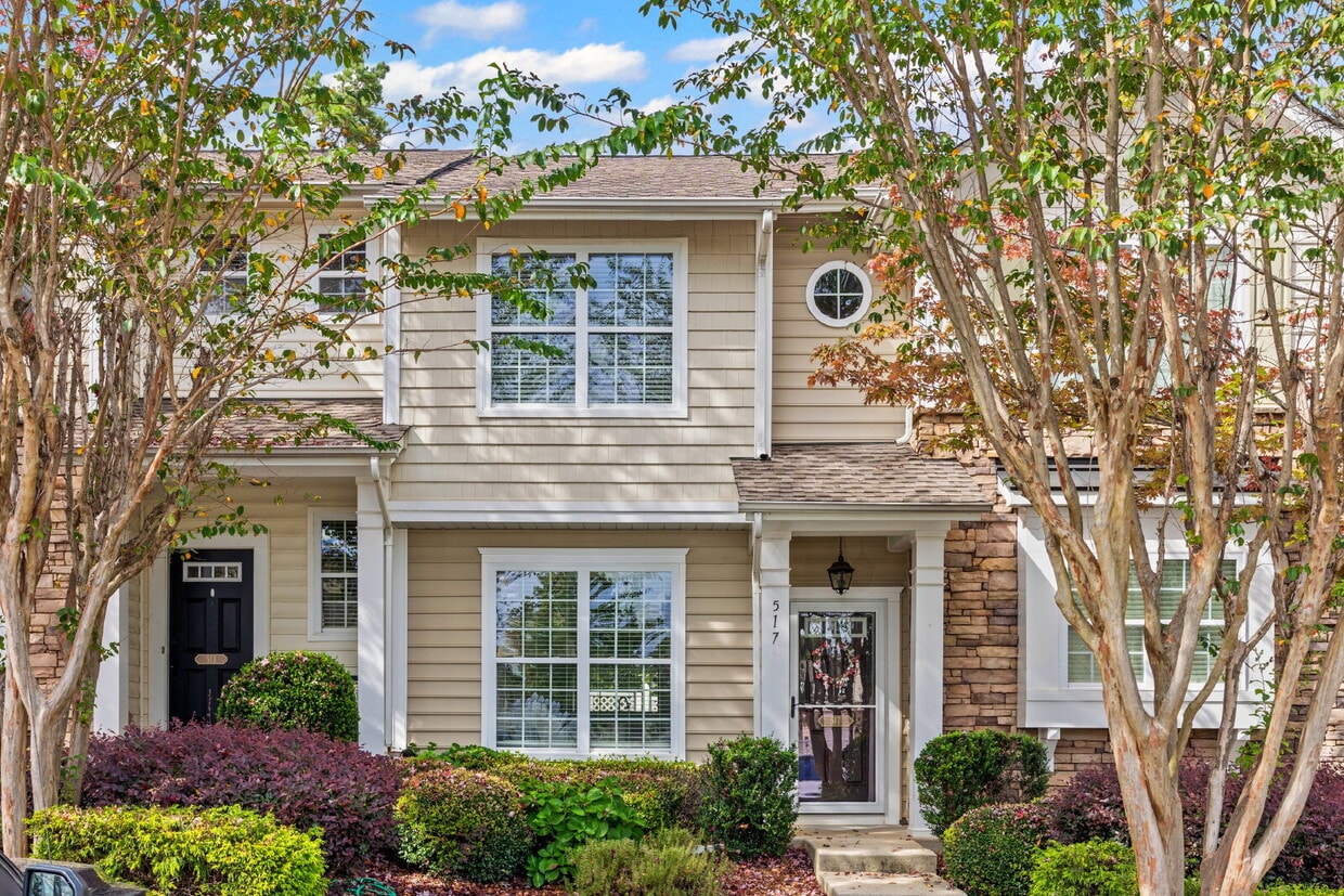 Primary Photo - "Charming 2-Bedroom Townhouse Retreat in B...