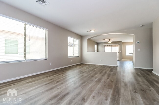 Foto del edificio - 25797 W Winslow Ave