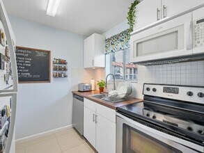 Building Photo - 6060 Forest Hill Blvd