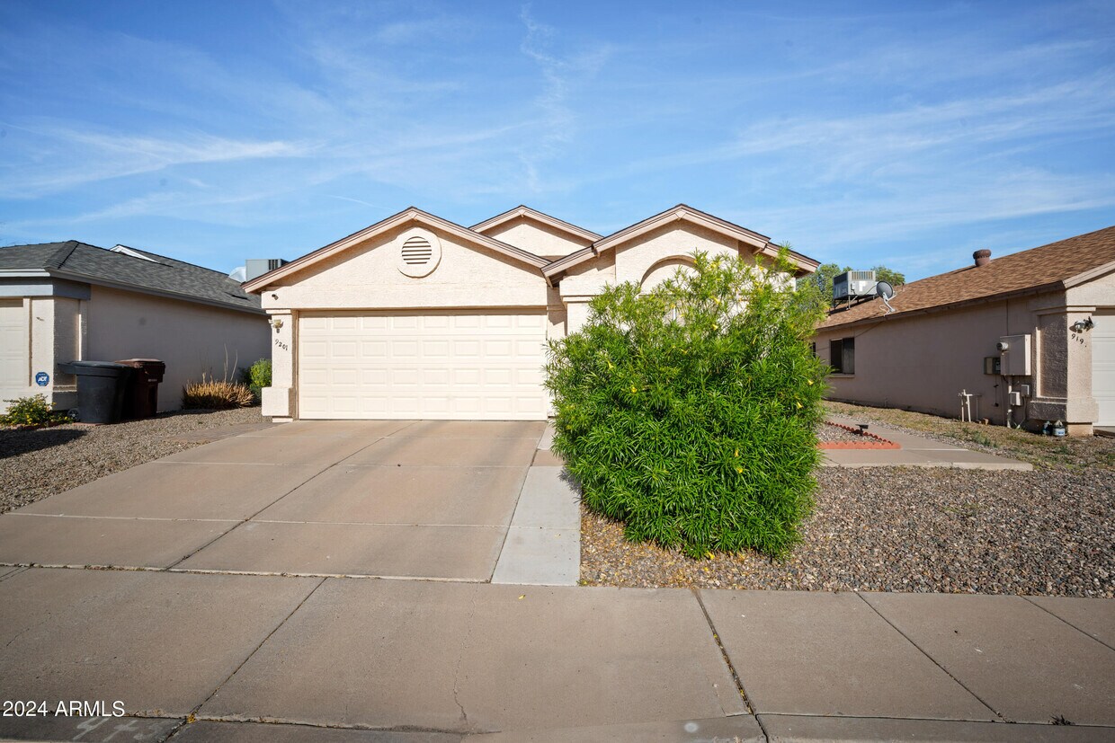 Primary Photo - 9201 N 70th Dr
