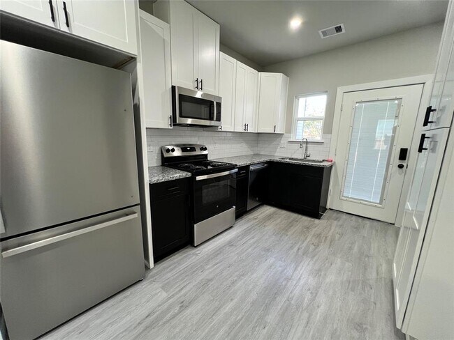 Foto del edificio - 8157 Tate St