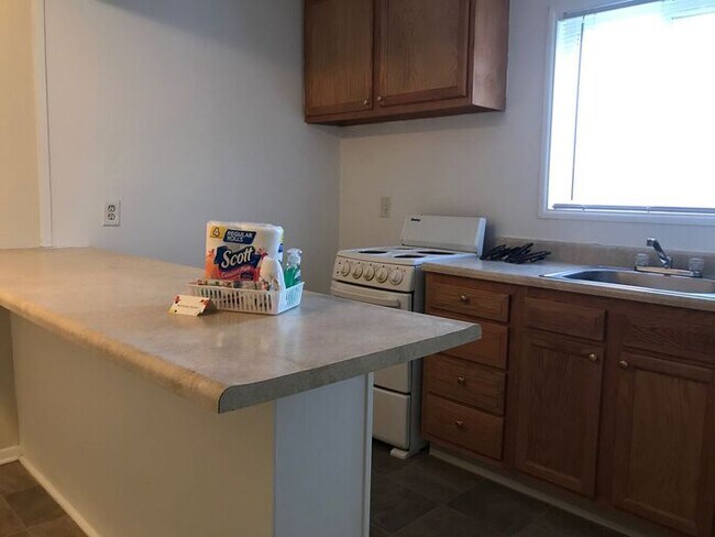 Foto del edificio - 13180 Puritas Ave