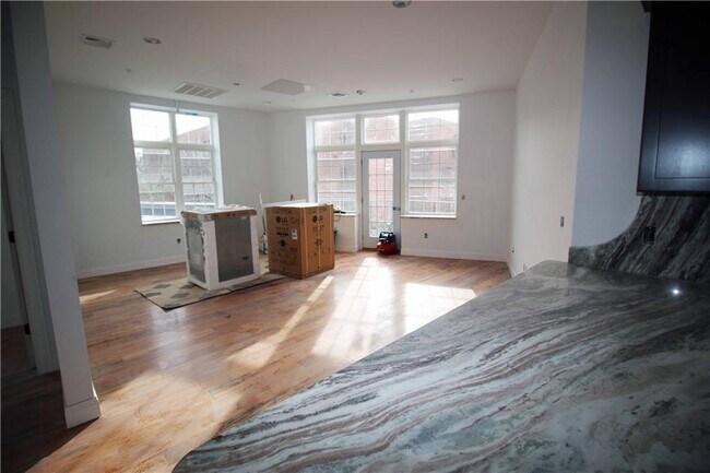 Foto del edificio - 130 Taunton Ave